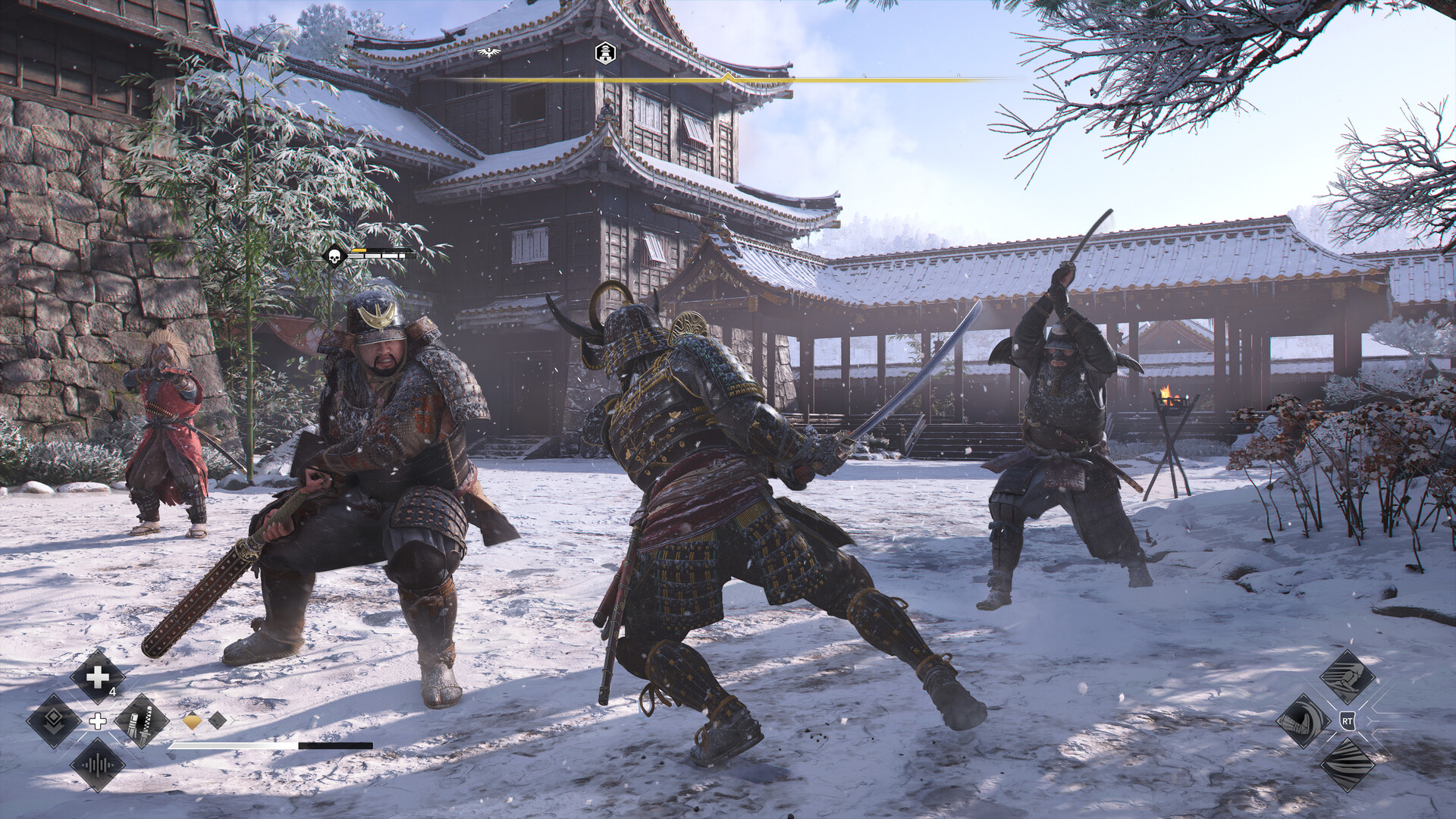 雪中的城池前院,武士與手持金棒的敵人正面對峙,空中飄著細雪